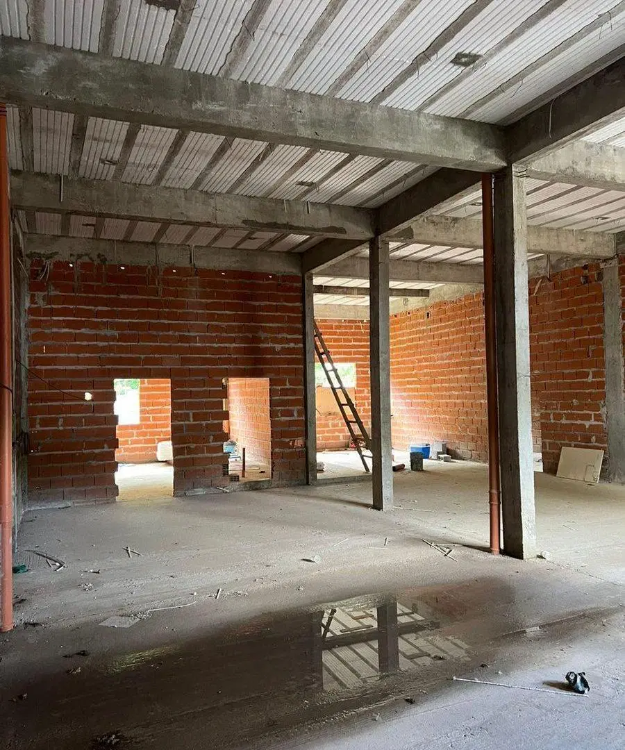 CASA EN CONSTRUCCIÓN CON 3 LOCALES EN LOTE PROPIO 2