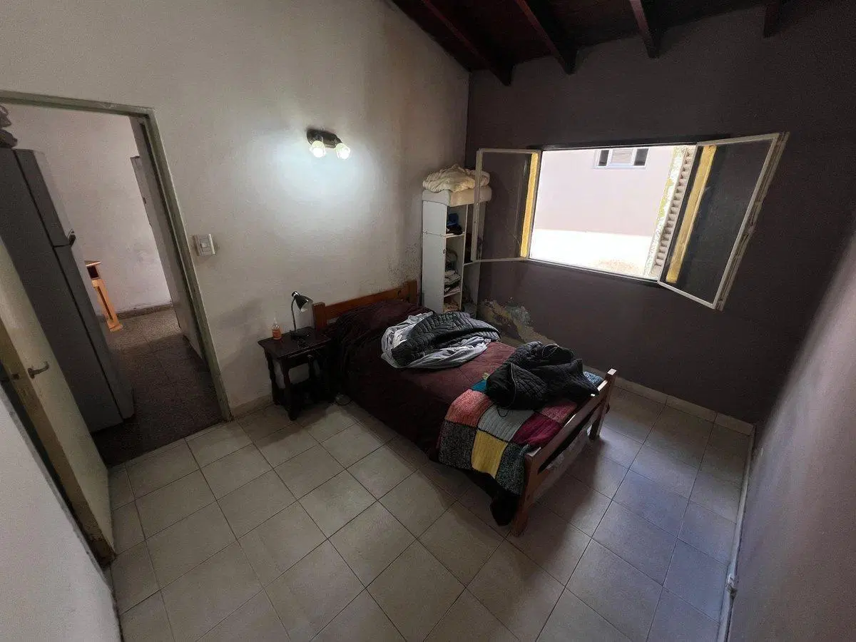 VENTA CASA  CON COCHERA Y PATIO EN QUILMES 3