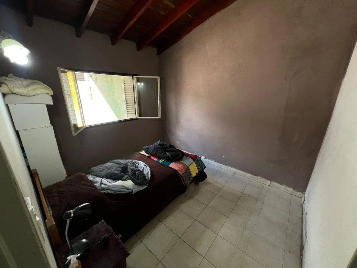 VENTA CASA  CON COCHERA Y PATIO EN QUILMES 5