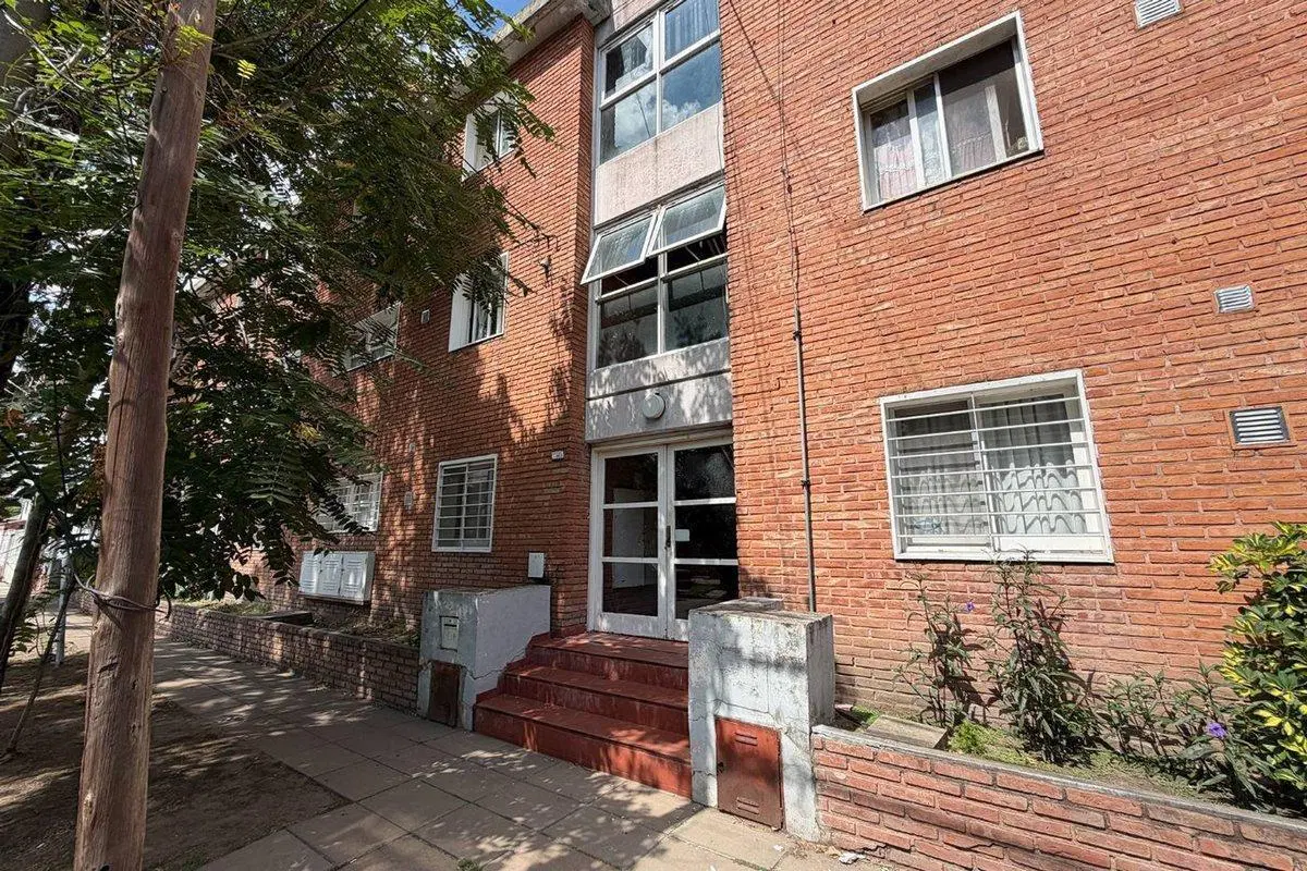 Departamento de 4 ambientes con balcón en Morón 2