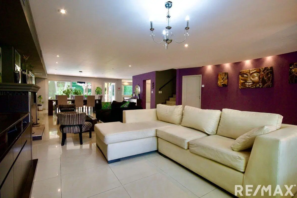 CASA EN EXCELENTE ESTADO 6 AMB. JARDIN Y PISCINA 4