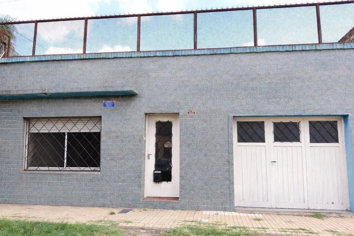 VENTA CASA 4 AMBIENTES MERLO QUINCHO Y COCHERA 2