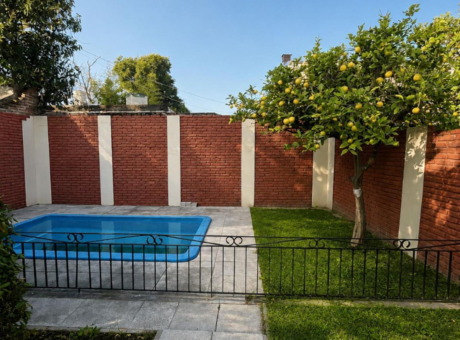 VENTA PH 4 ambientes JARDIN y PILETA CASEROS