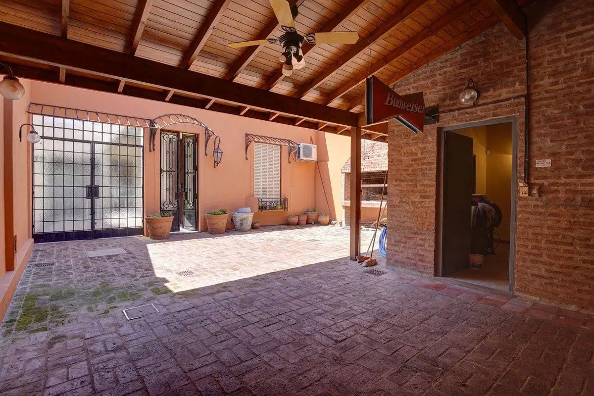CASA CON PILETA EN MATADEROS PARQUE AVELLANEDA 5