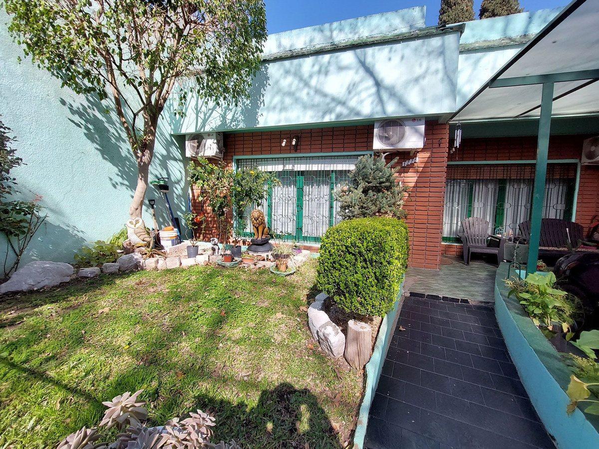 VENTA CASA 4 AMBIENTES EN PB MONTE CASTRO TERRAZA