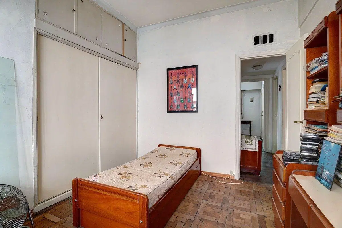 VENTA DE DEPARTAMENTO 4 AMBIENTES  FLORES 8
