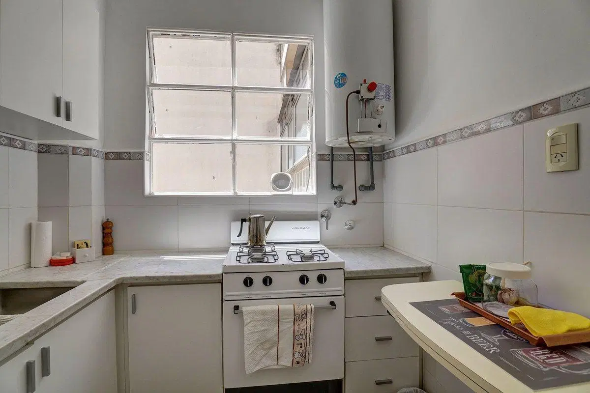 VENTA DE DEPARTAMENTO 4 AMBIENTES  FLORES 3