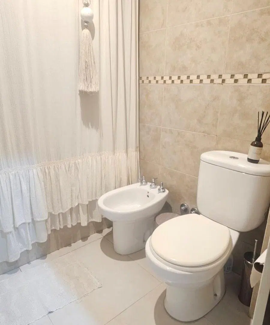 CASA 4 AMBIENTES VENTA PARQUE LELOIR JARDIN PILETA 4