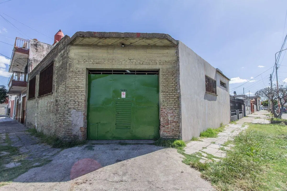 VENTA CASA 4 AMBIENTES + GALPON EN ESQUINA TABLADA 4