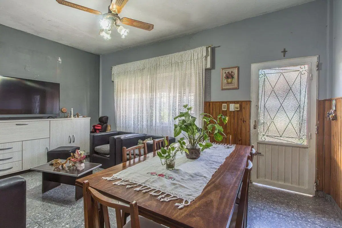 VENTA CASA 4 AMBIENTES + GALPON EN ESQUINA TABLADA 5