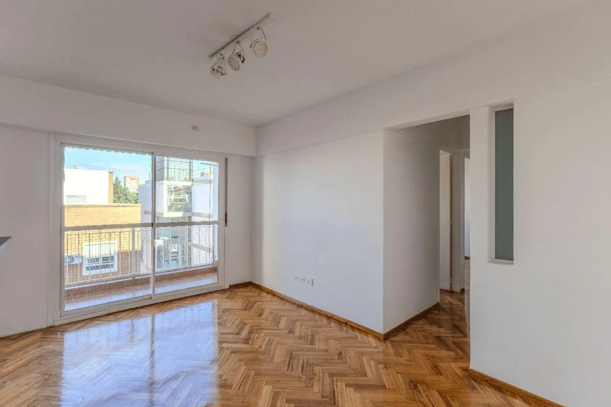 DEPARTAMENTO 3 AMBIENTES REFACCIONADO - DEVOTO 2