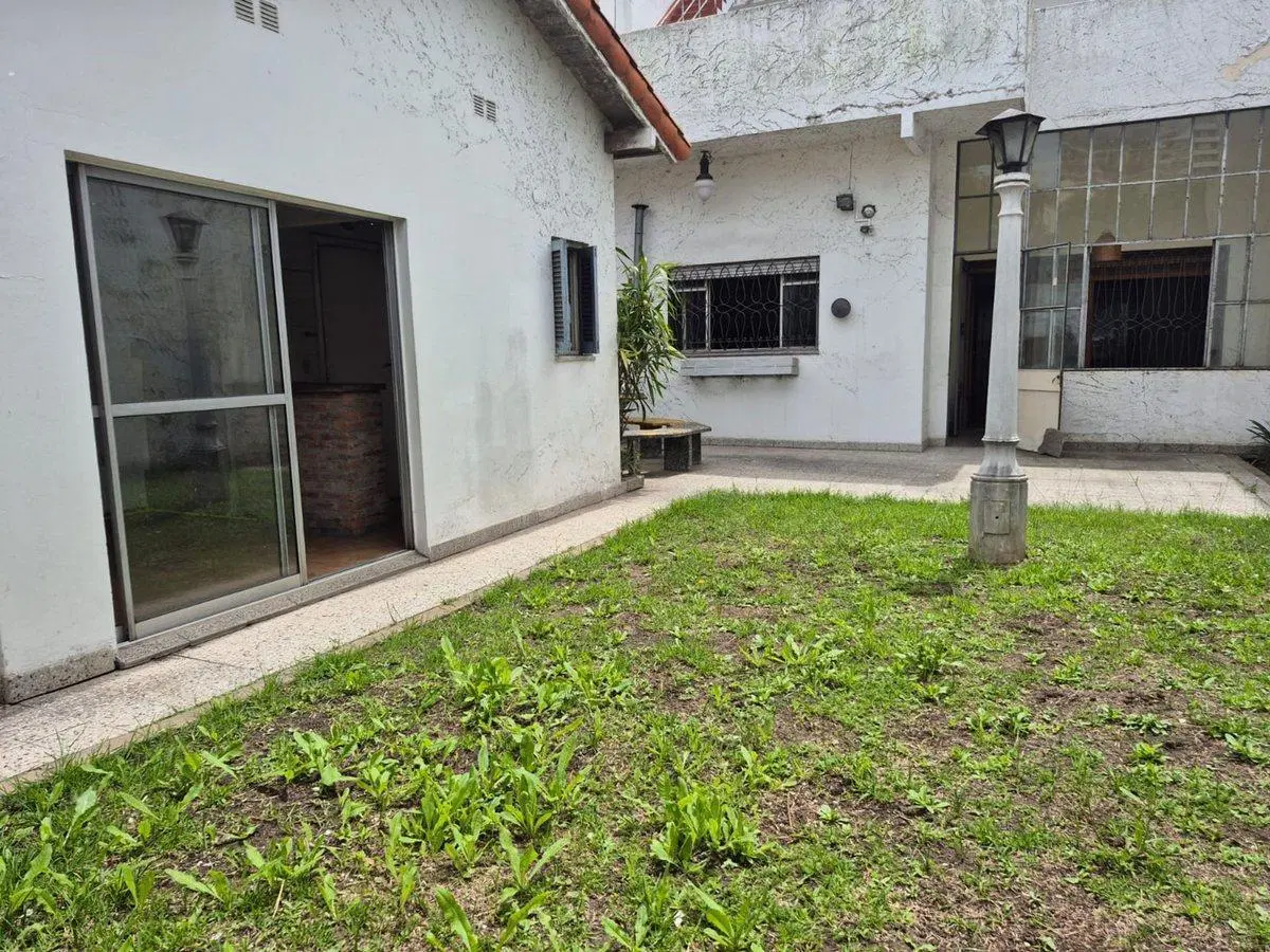 CASA 5 AMBIENTES VENTA LOMAS DE ZAMORA JARDIN 3