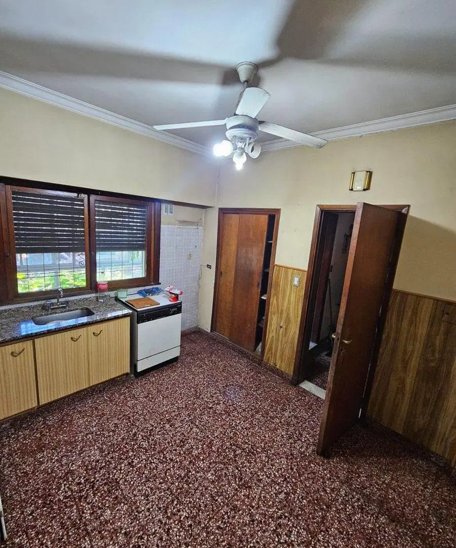 VENTA DE CASA 4 AMBIENTES JARDIN COCHERA SAN JUSTO 2