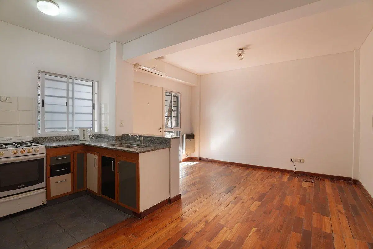 Venta PH 2 ambientes Saavedra con balcón cochera 2