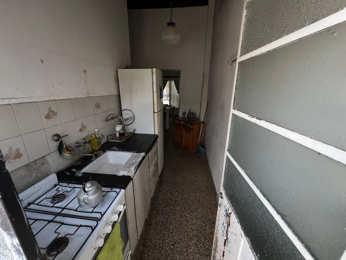 VENTA CASA  CON COCHERA Y PATIO EN QUILMES 2