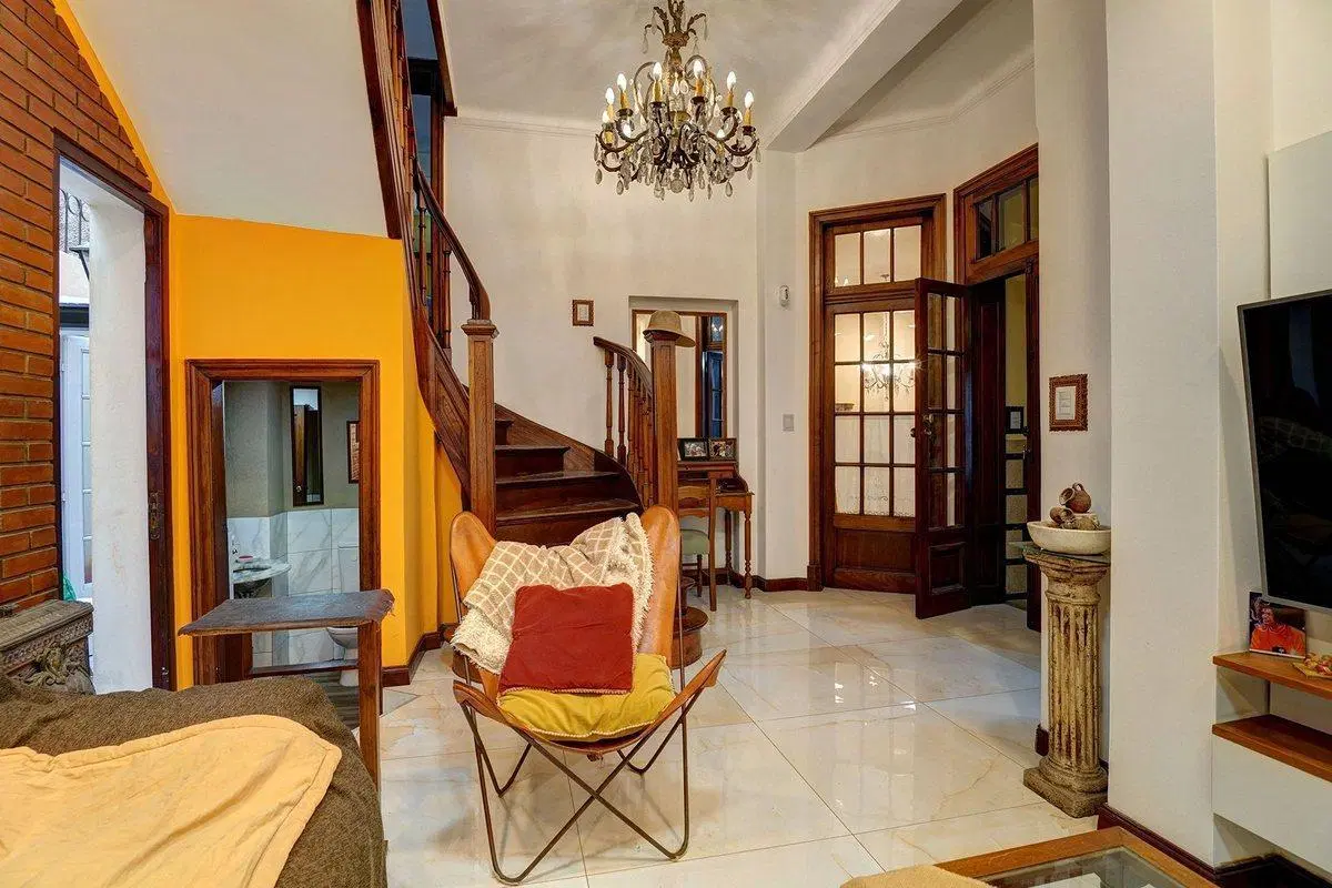 Venta Casa Flores de 6 ambientes  Quincho Terraza 4