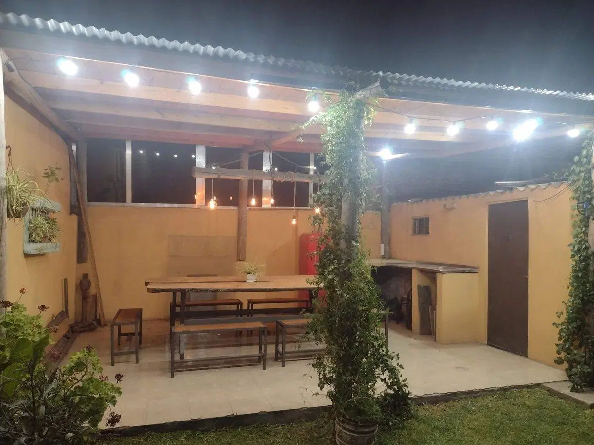 VENTA CASA 4 DORMITORIOS COCHERA QUINCHO MORON 5