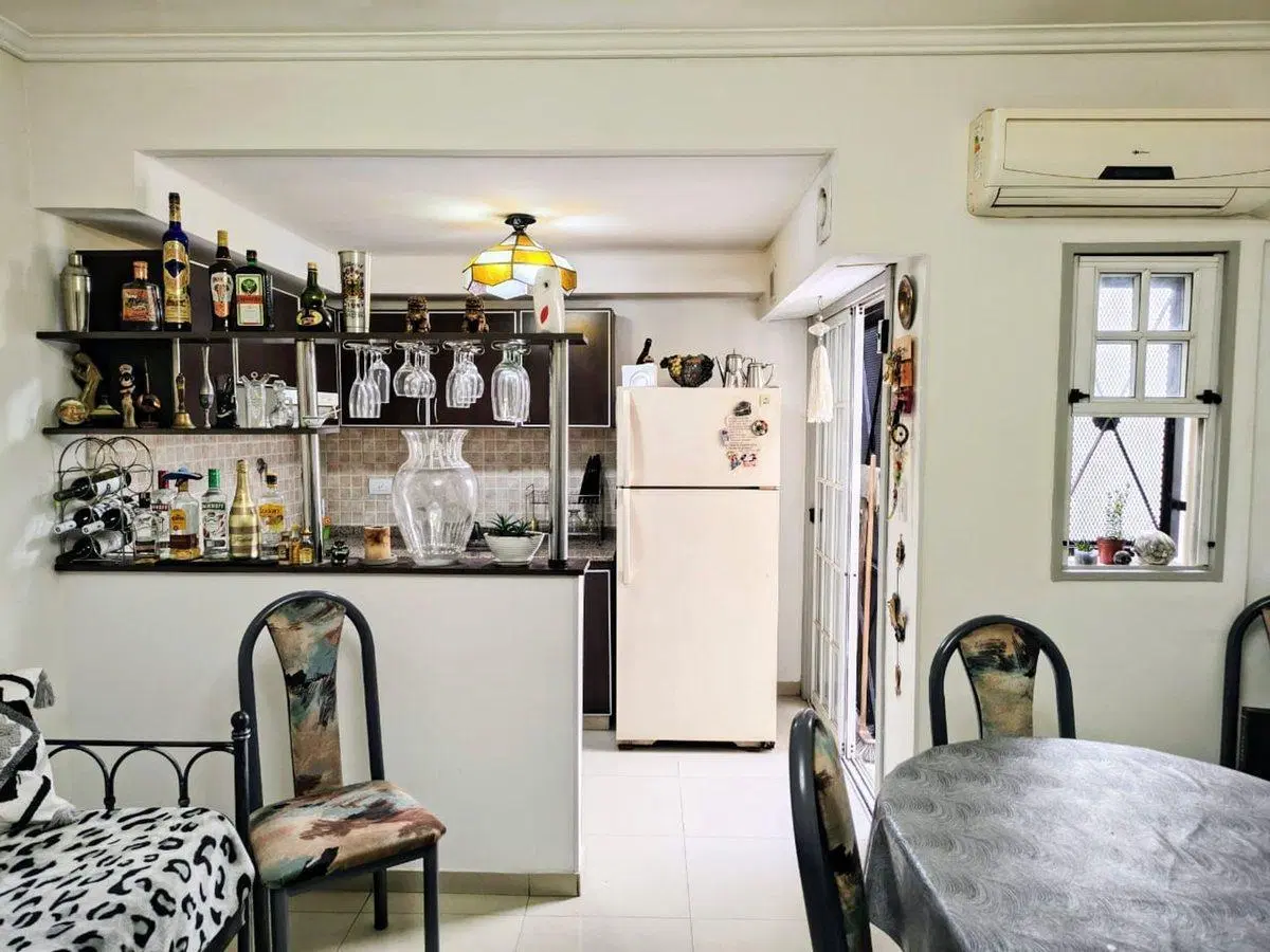 VENTA PH 2 AMBIENTES CON PATIO BARRIO NAON 5