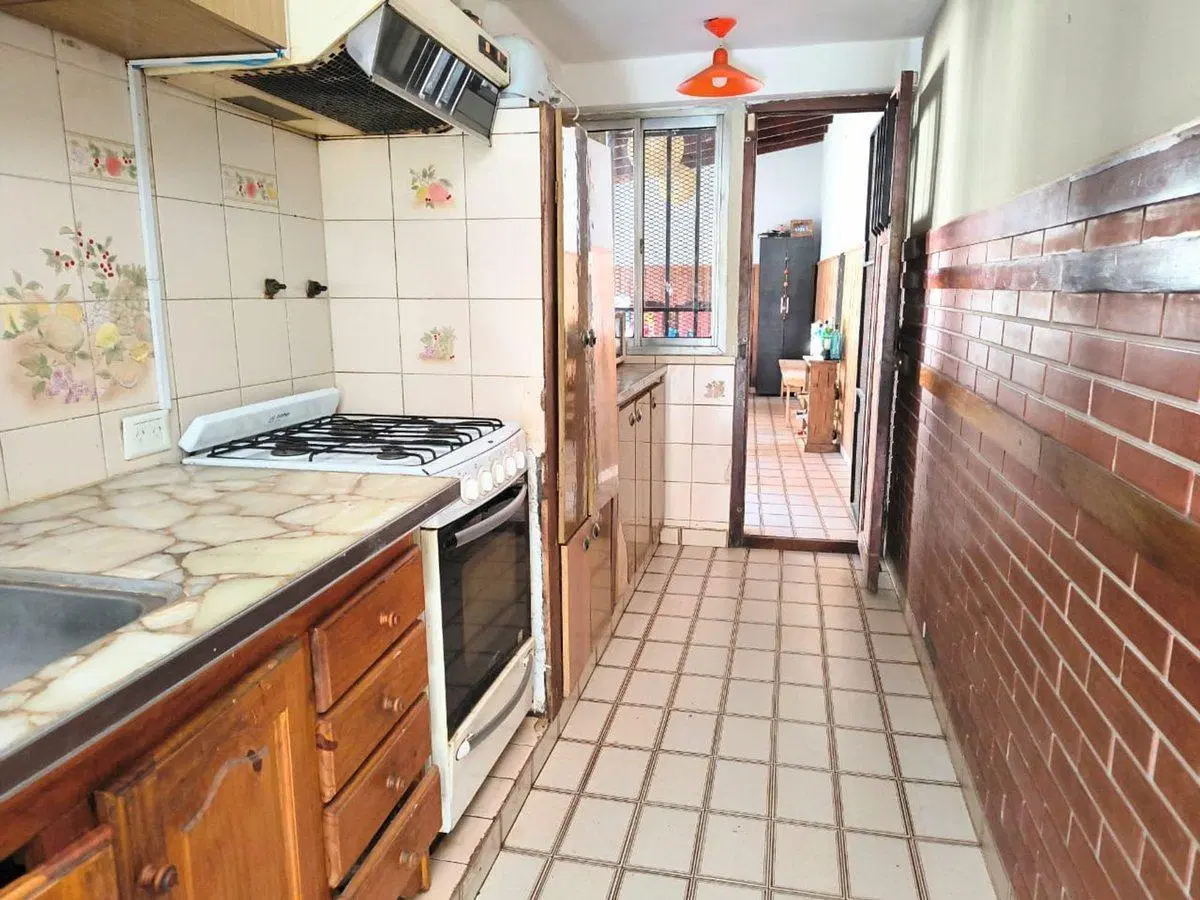 VENTA CASA MULTIFAMILIAR COCHERA. DUEÑO FINANCIA 2