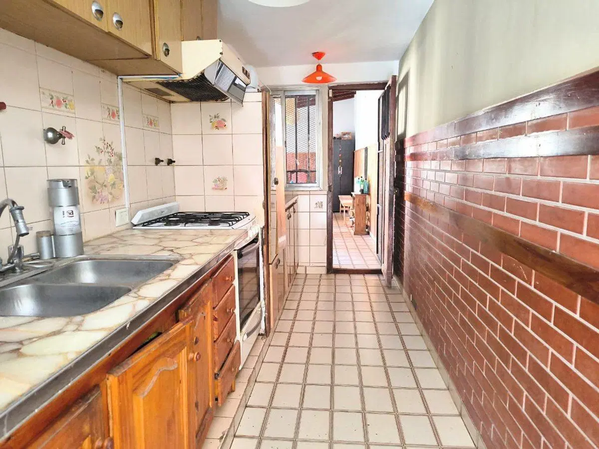 VENTA CASA MULTIFAMILIAR COCHERA. DUEÑO FINANCIA 4