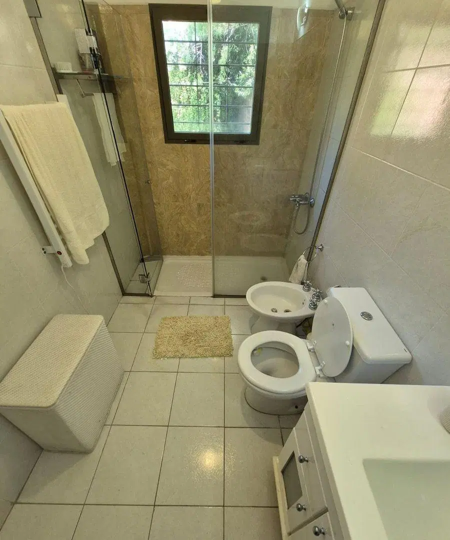 CASA 4 AMBIENTES EN VENTA CASTELAR PILETA JARDIN 4