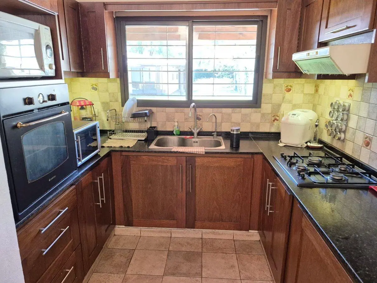 CASA 4 AMBIENTES EN VENTA CASTELAR PILETA JARDIN 5