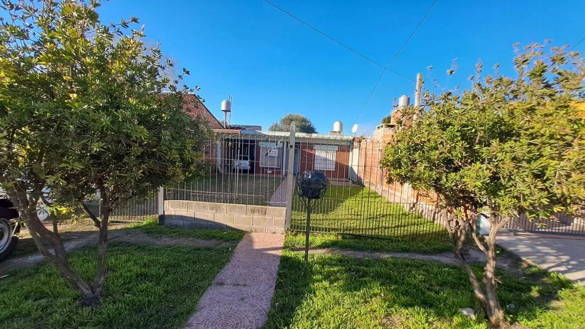 VENTA CASA 3 AMBIENTES CON PATIO Y GARAGE. EZEIZA 2