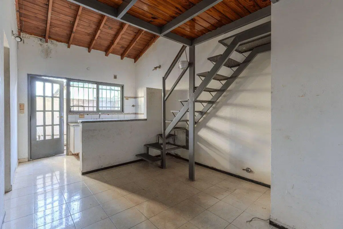 VENTA PH 2 AMBIENTES CON PATIO CIUDADELA 4