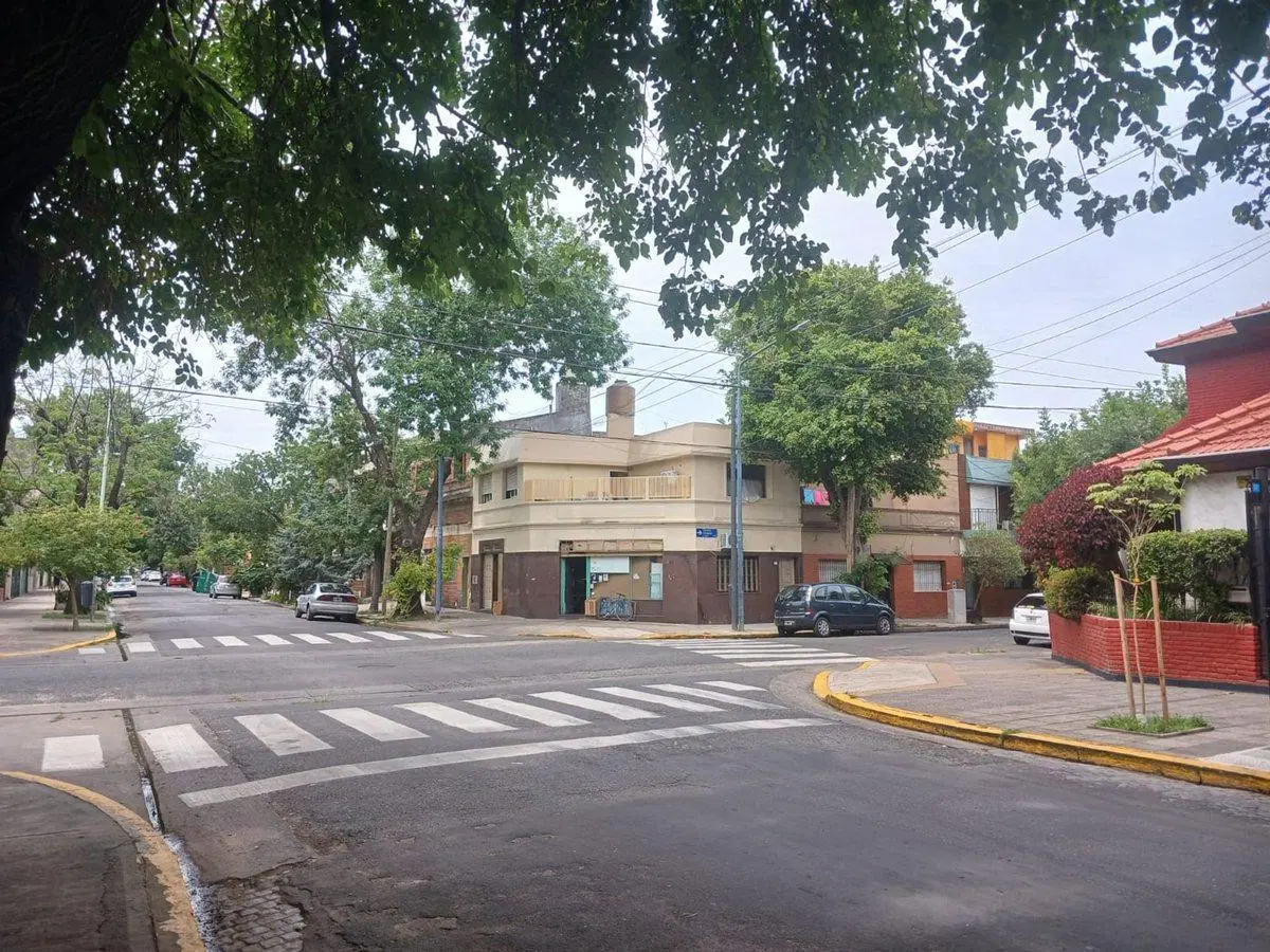 VENTA PH 4 AMB A REFACCIONAR SIN EXPENSAS FLORES 4