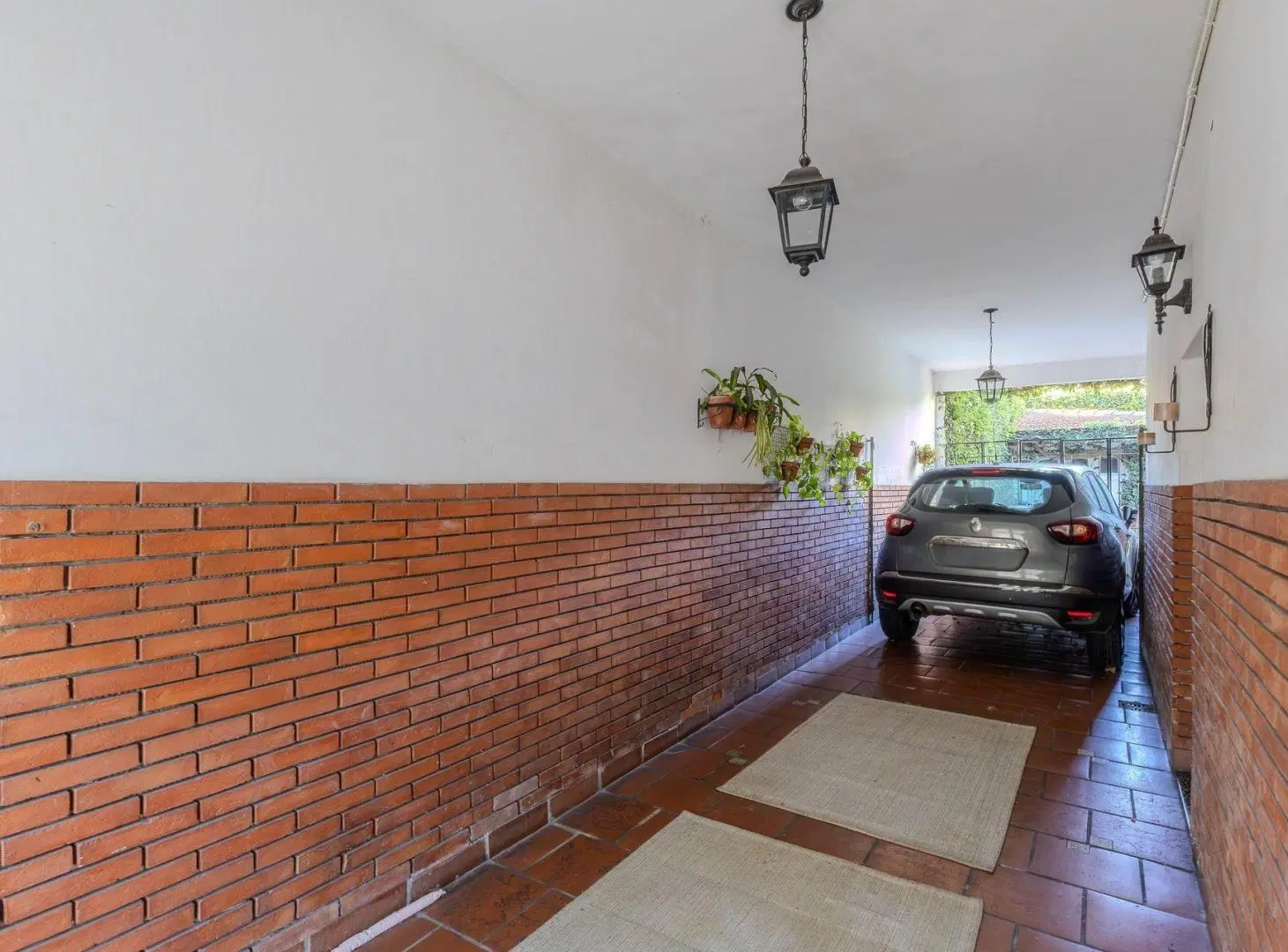 VENTA CASA 6 AMBIENTES COCHERA Y JARDIN TAPIALES 2