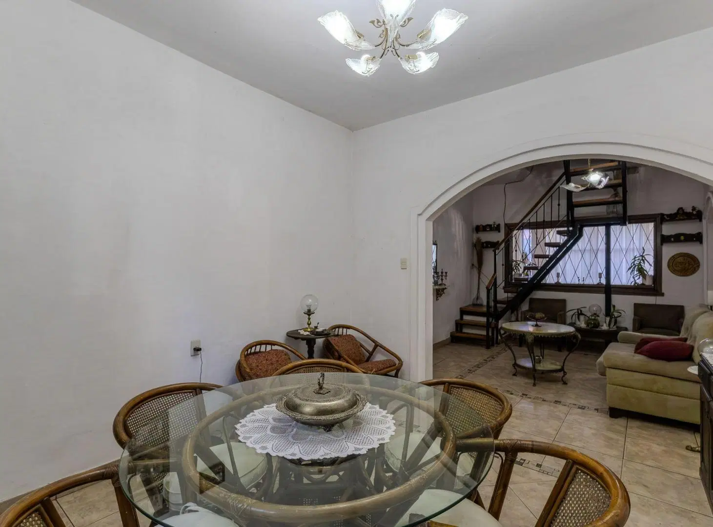 VENTA CASA 6 AMBIENTES COCHERA Y JARDIN TAPIALES 5