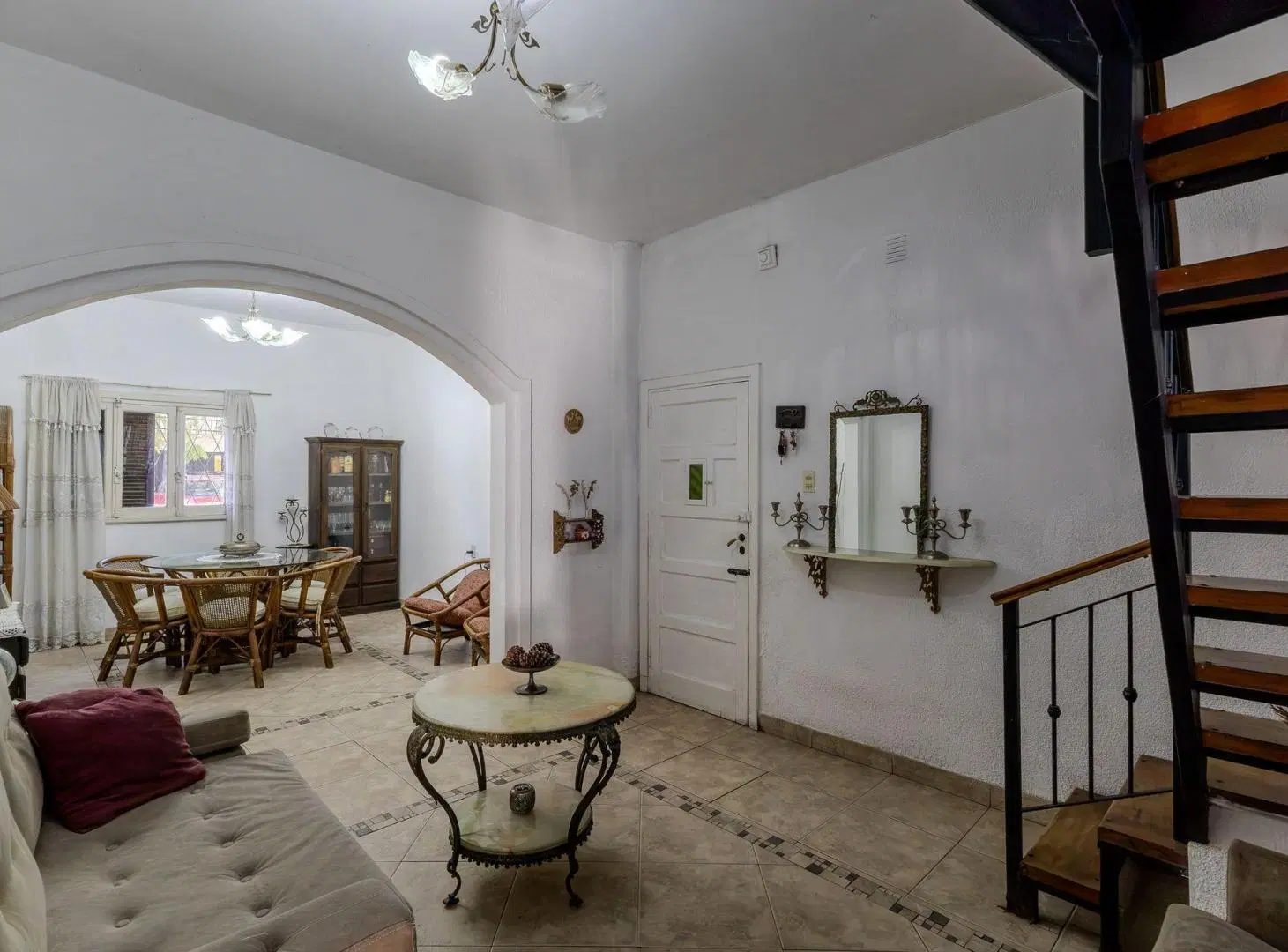 VENTA CASA 6 AMBIENTES COCHERA Y JARDIN TAPIALES 3