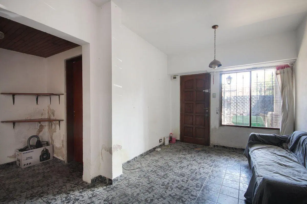 VENTA CASA 3 AMBIENTES CON PATIO COCHERA TEMPERLEY 2