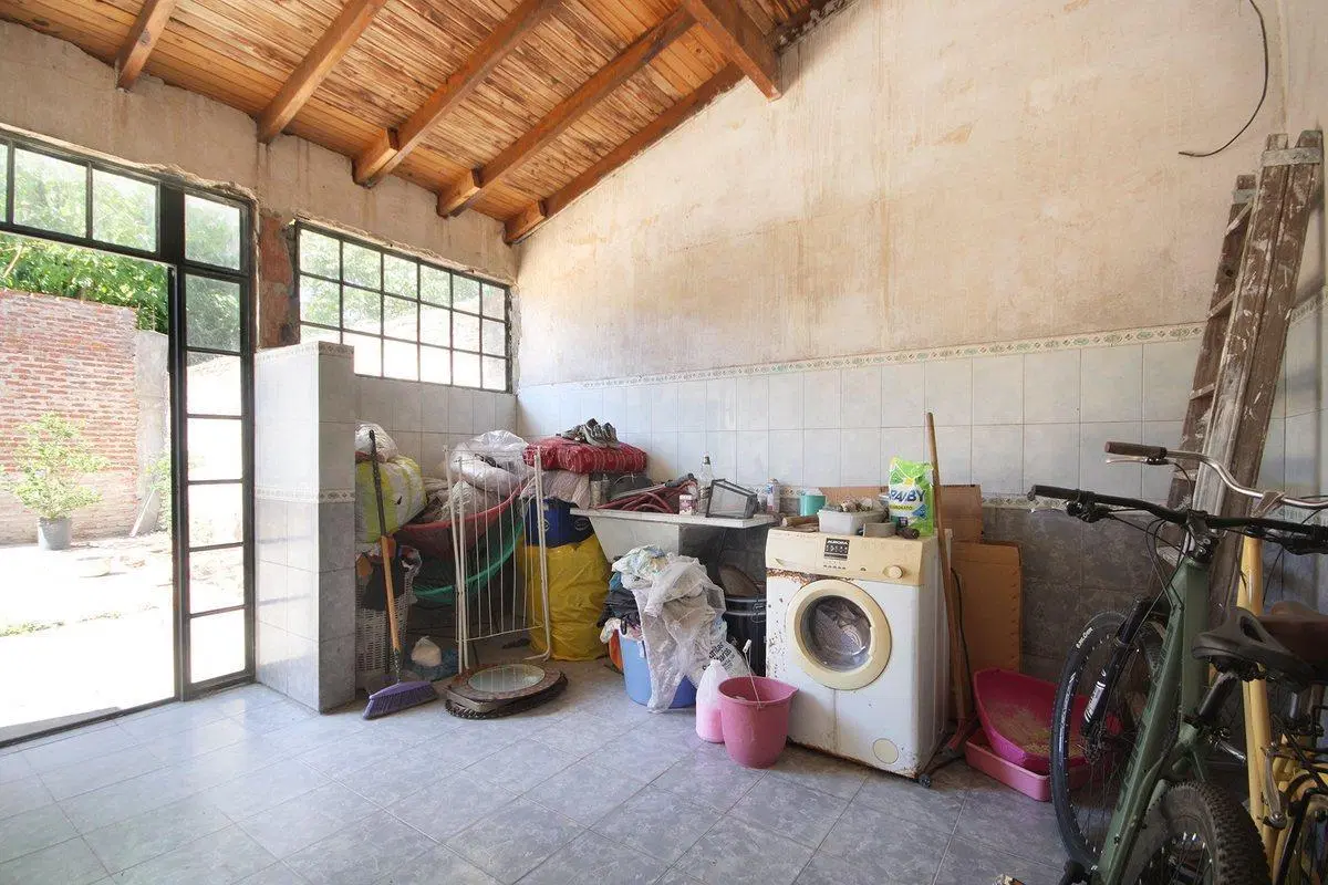 VENTA CASA 3 AMBIENTES CON PATIO COCHERA TEMPERLEY 4