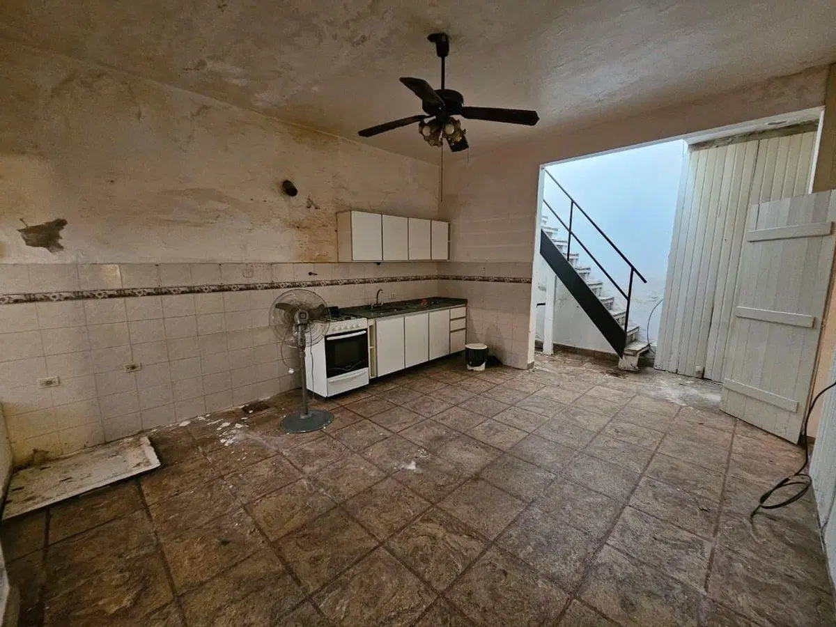 VENTA CASA 5 AMBIENTES A REFACCIONAR. OPORTUNIDAD 8