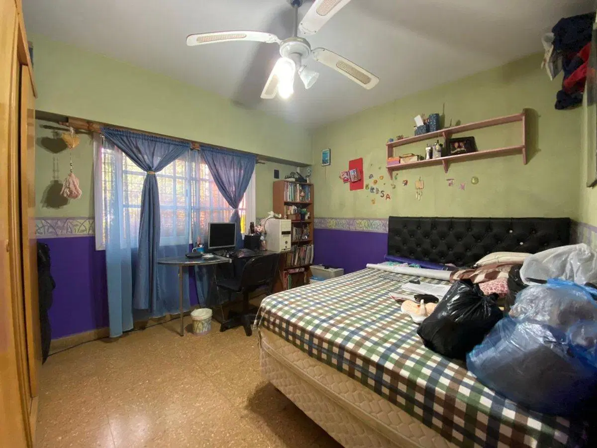 CASA 5 AMB EN VENTA CON PILETA EN CENTRO LAFERRERE 4