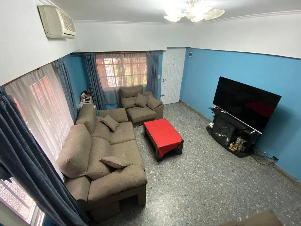 CASA 5 AMB EN VENTA CON PILETA EN CENTRO LAFERRERE 2