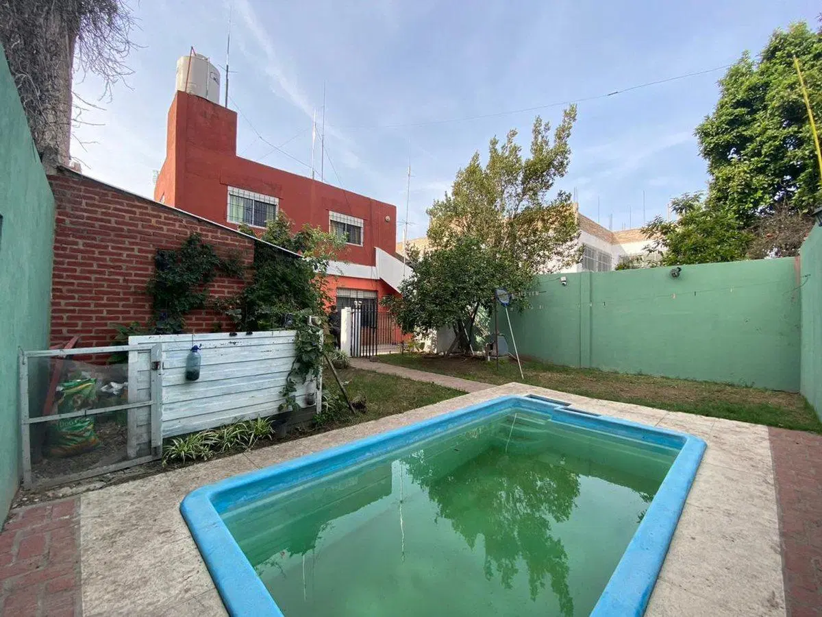 CASA 5 AMB EN VENTA CON PILETA EN CENTRO LAFERRERE 5