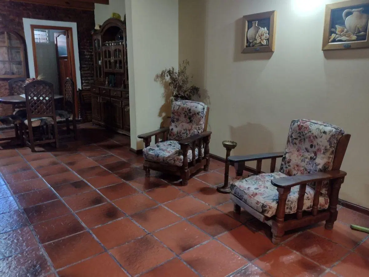VENTA CASA CON PILETA GARAGE QUINCHO VILLA LUGANO 4