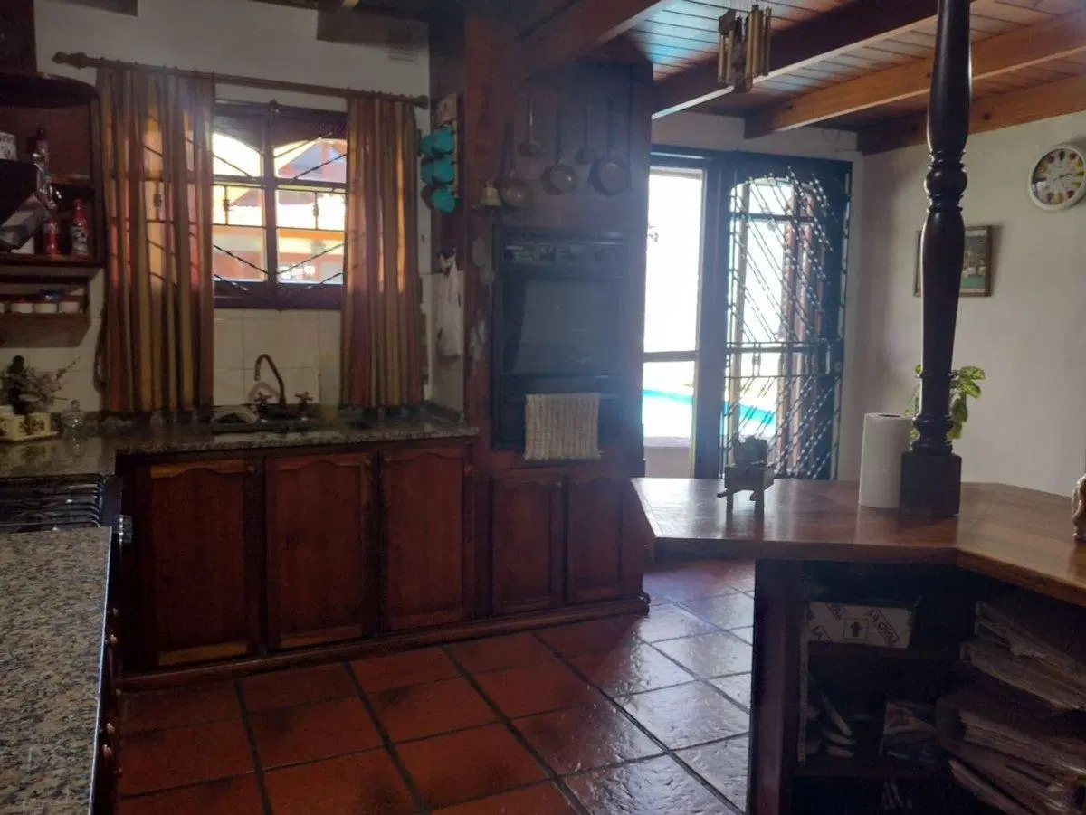 VENTA CASA CON PILETA GARAGE QUINCHO VILLA LUGANO 8