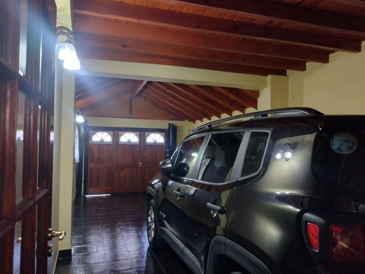 VENTA CASA CON PILETA GARAGE QUINCHO VILLA LUGANO 5