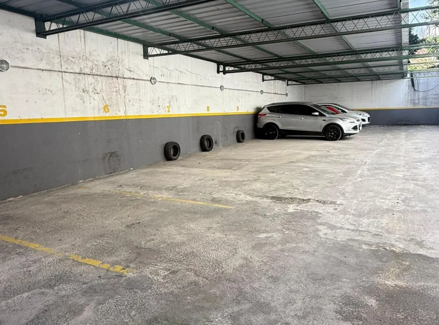 VENTA COCHERA TECHADA FLORESTA 4