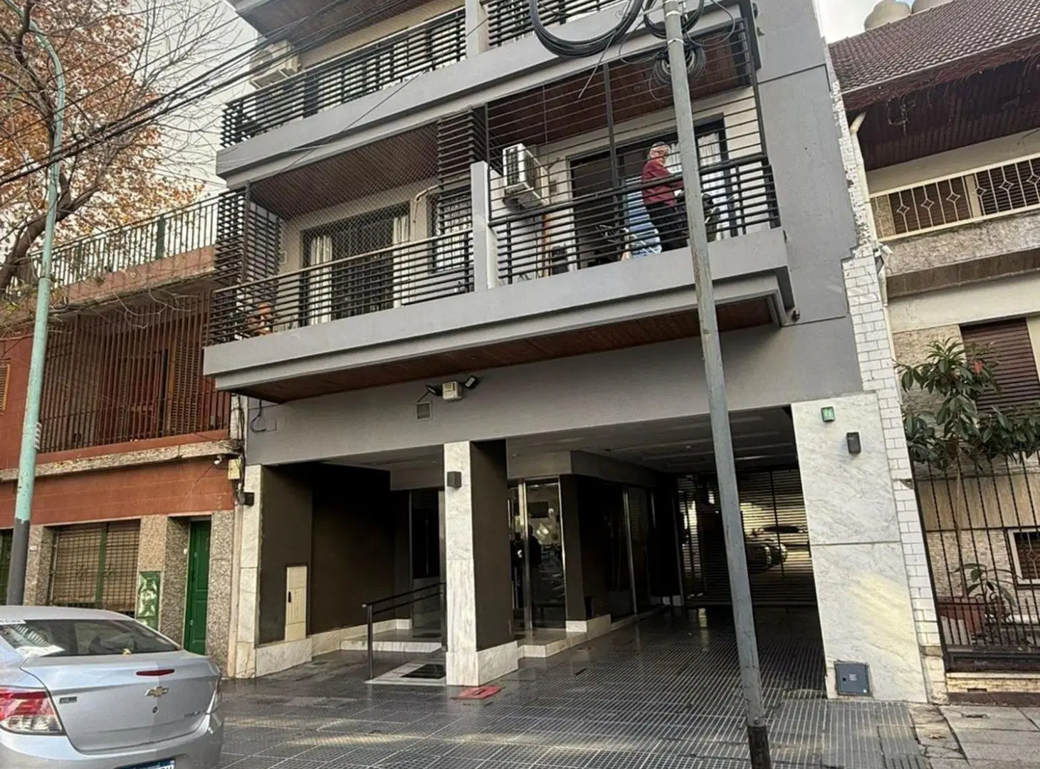 VENTA COCHERA TECHADA FLORESTA 2