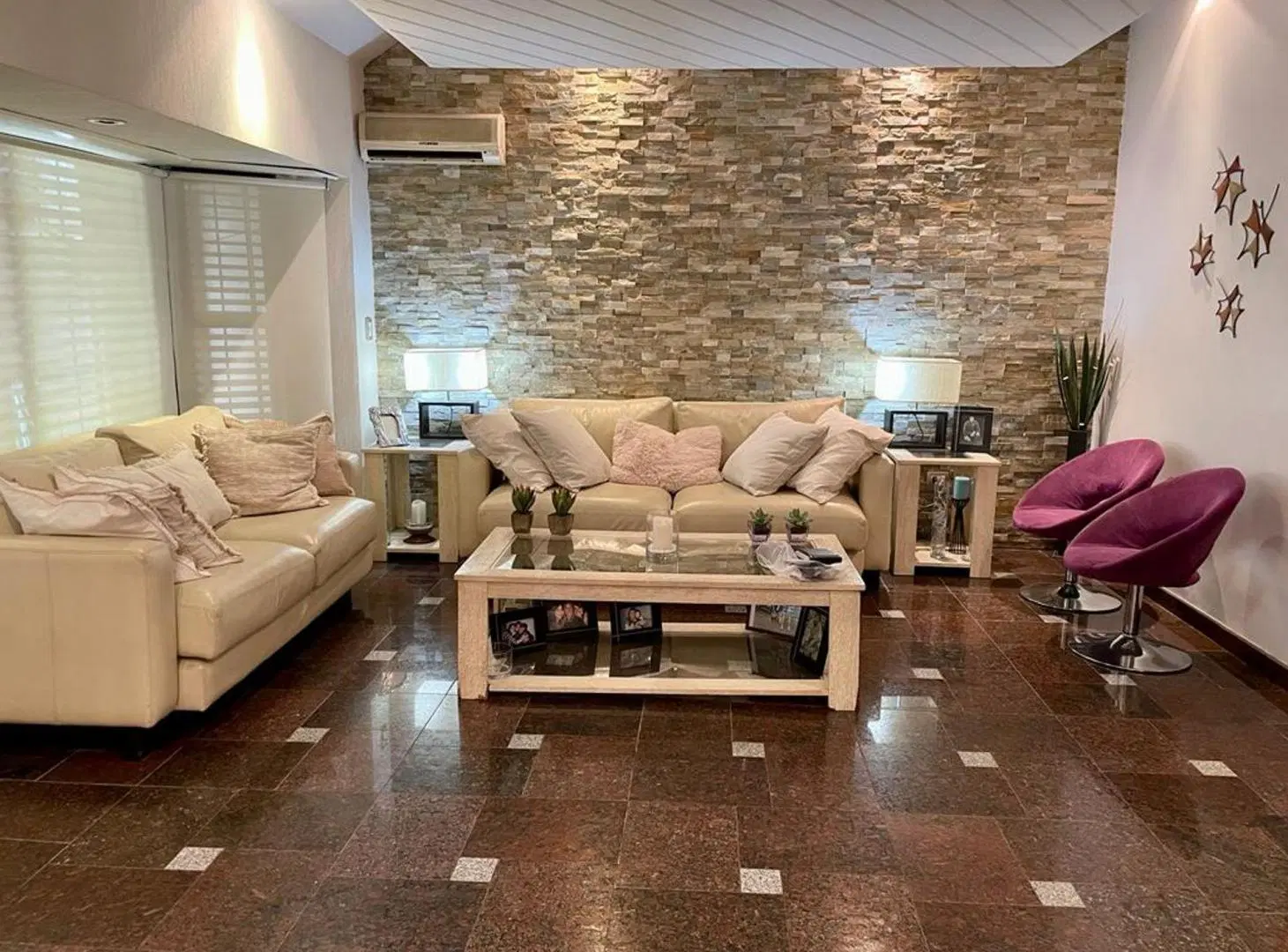 VENTA HERMOSA CASA CON PARQUE, PILETA Y QUINCHO 5