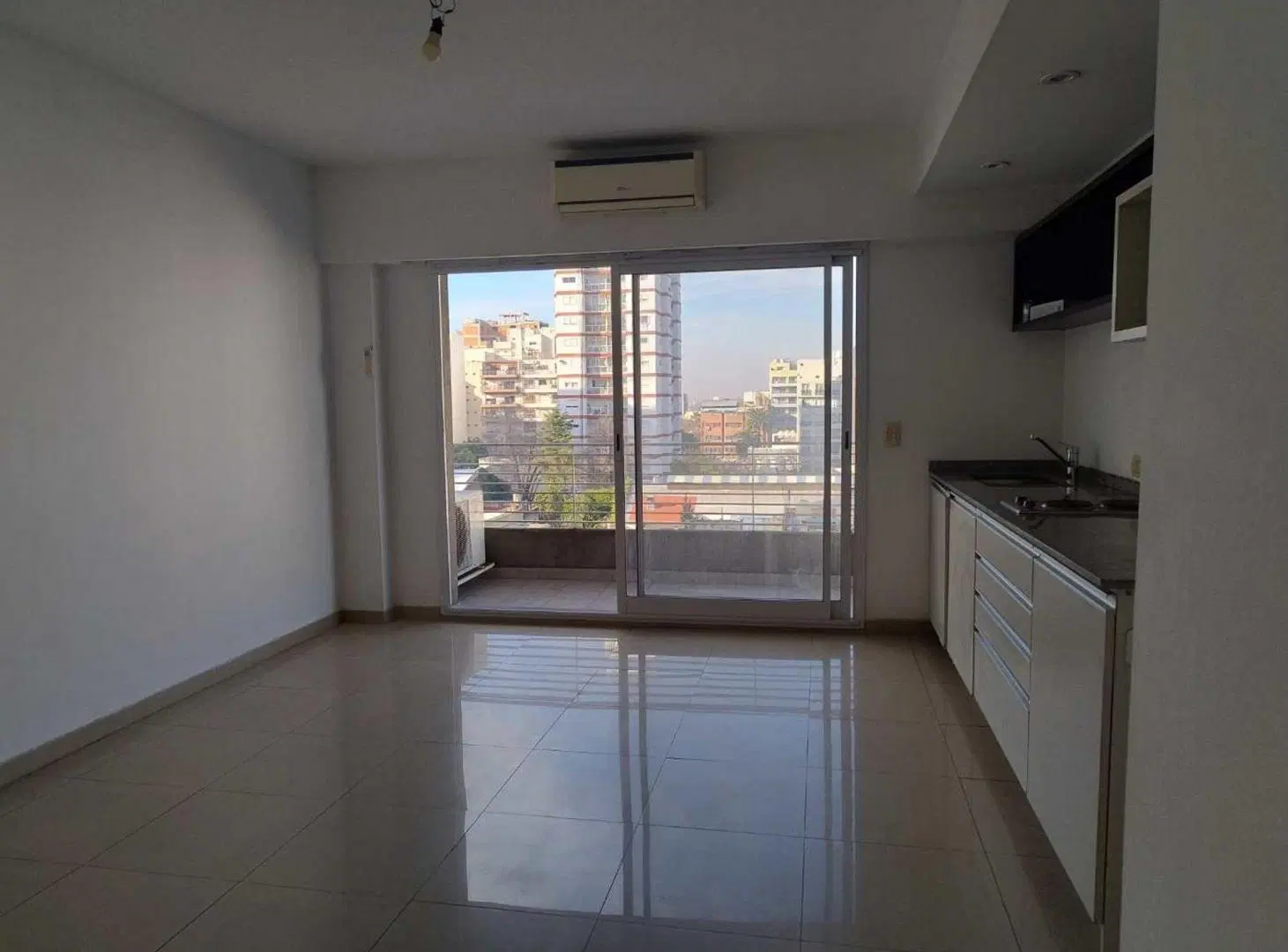 ALQUILER MONOAMBIENTE FLORES CON BALCON 34 METROS 3