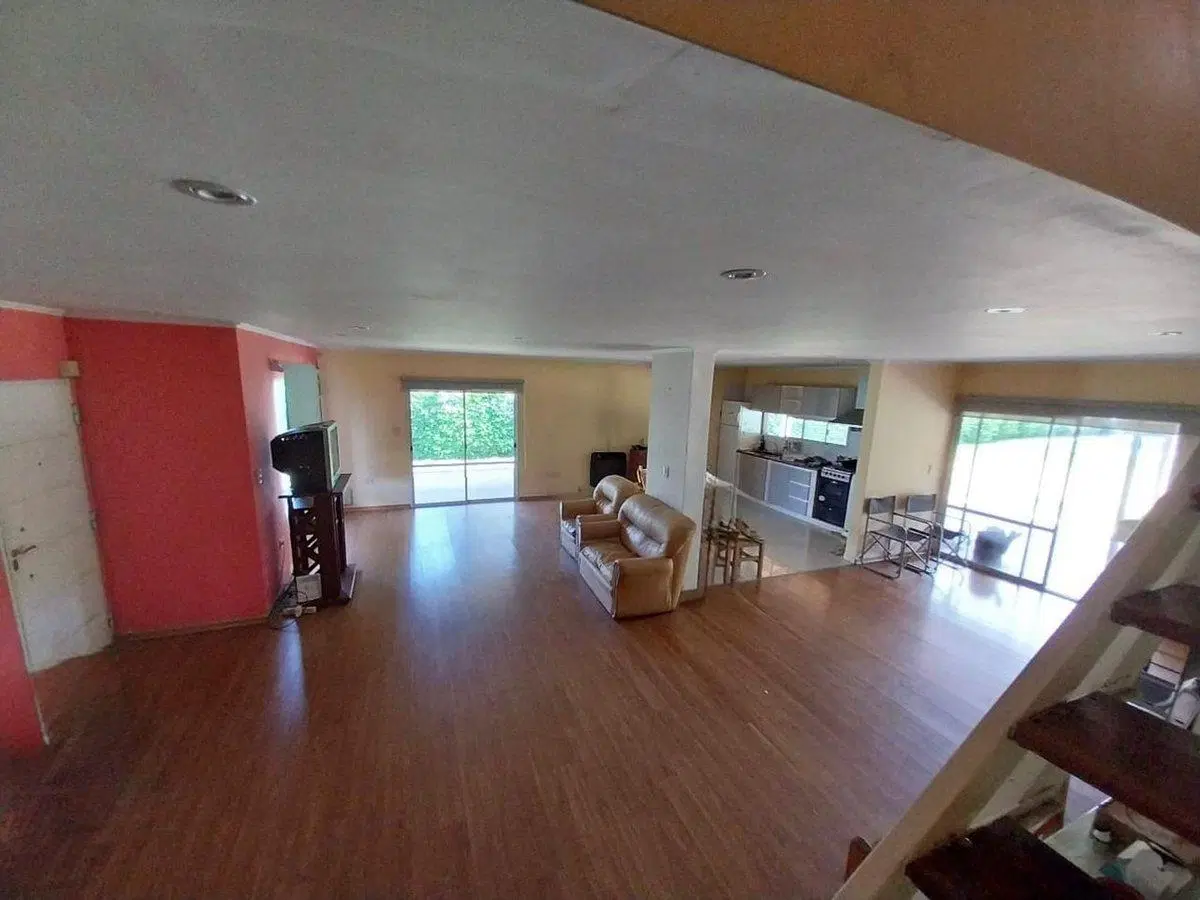 VENTA DE CASA EN EZEIZA CON PILETA Y AMPLIO PARQUE 5