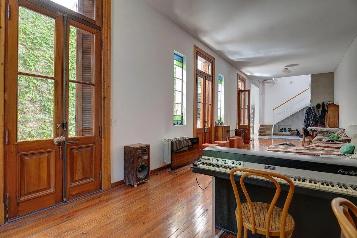 CASA EN VENTA CABALLITO CON TERRAZA PATIO Y SOTANO 4