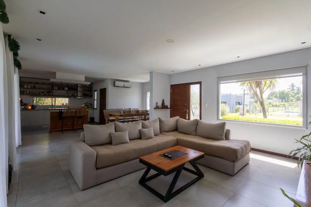 VENTA CASA CON JARDIN Y PISCINA EN HUDSON PARK 2