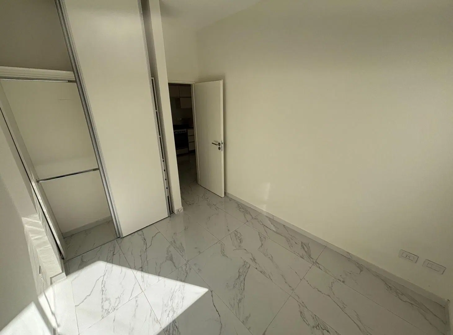 ALQUILER DEPARTAMENTO 2 AMBIENTES PATIO 5