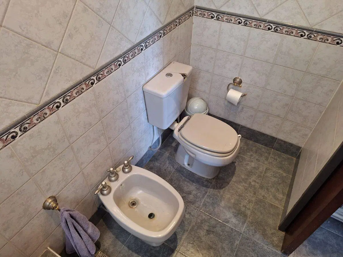 Casa VENTA Longchamps 5 AMBIENTES patio y pileta 5